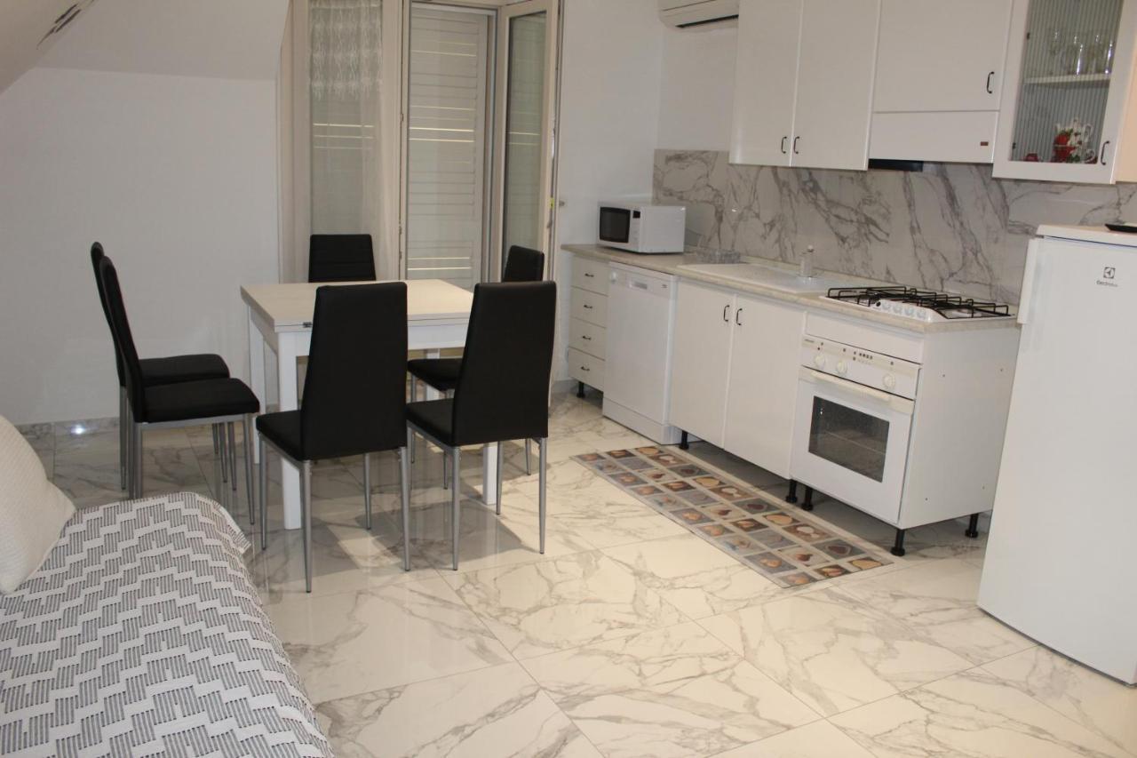 Palm Apartment